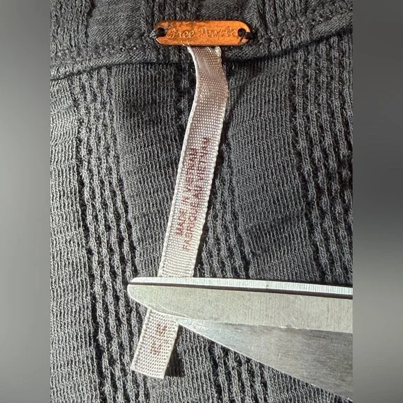 Free People Ice Cold Lace Up Grommet Ribbed Knit V-Neck Shirt Top Chic Blouse - Picture 4 of 16